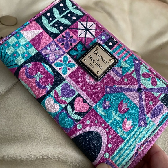 Disney Dooney & Bourke Zip Wallet Clutch Its A Small World 2016 Purple Blue - Picture 1 of 11